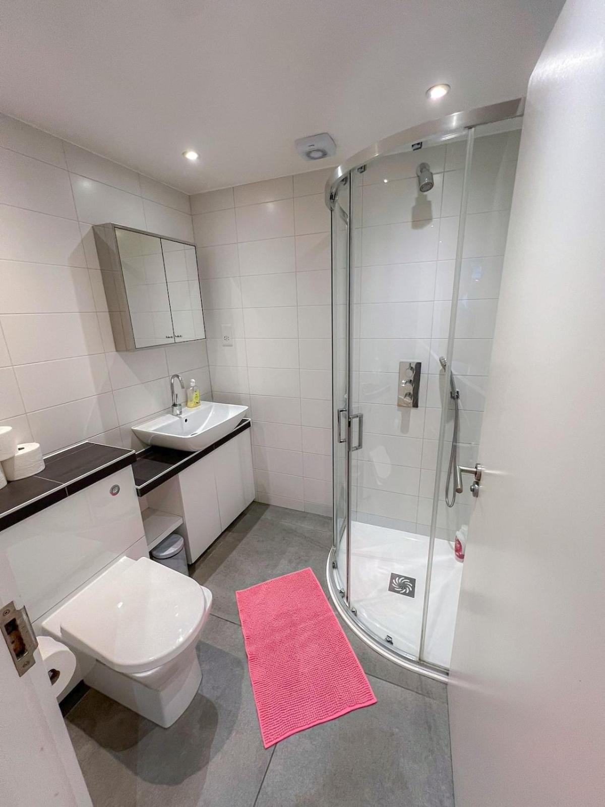 Appartement Spacious 3-bedroom Flat In Holloway With Unique Patio With Free Wi-fi *
